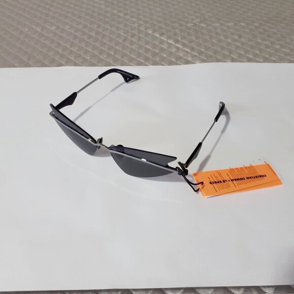 NWT Christian Cowan x Le Specs black cat eye lens sunglasses with shiny chrome - Picture 5 of 10